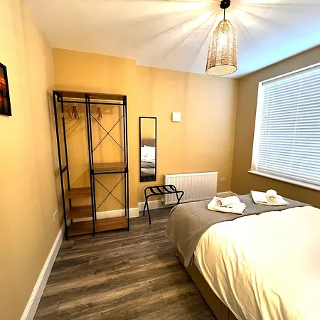 Smugglers - Sea Front - Parking - Sea Views - Balcony - 2 Luxury Kingsize Beds