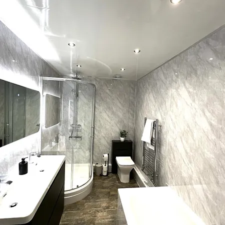 Smugglers - Sea Front - Parking - Sea Views - Balcony - 2 Luxury Kingsize Beds 솔트번바이더씨