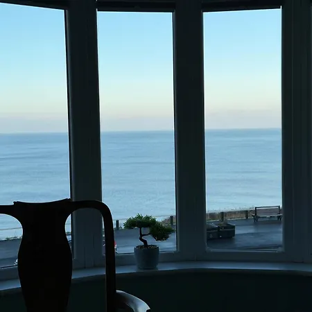 Smugglers - Sea Front - Parking - Sea Views - Balcony - 2 Luxury Kingsize Beds