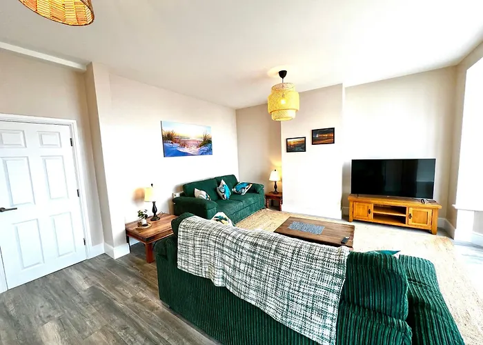 Smugglers - Sea Front - Parking - Sea Views - Balcony - 2 Luxury Kingsize Beds Апартаменты *