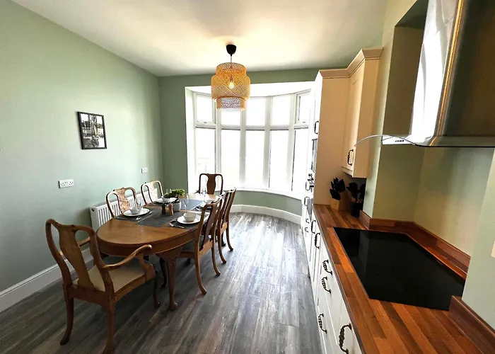 Smugglers - Sea Front - Parking - Sea Views - Balcony - 2 Luxury Kingsize Beds Апартаменты Солтберн-бай-те-Си