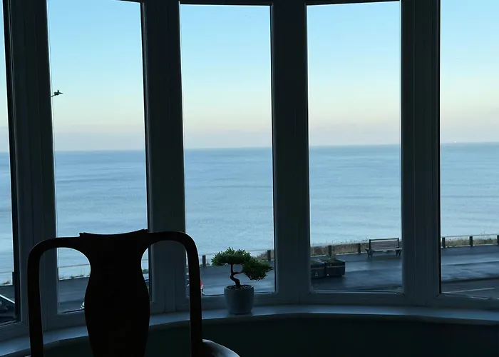 Smugglers - Sea Front - Parking - Sea Views - Balcony - 2 Luxury Kingsize Beds