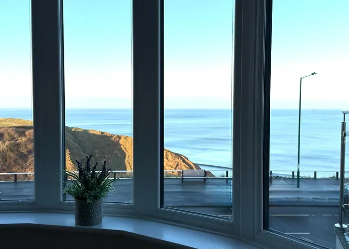 Smugglers - Sea Front - Parking - Sea Views - Balcony - 2 Luxury Kingsize Beds Апартаменты *