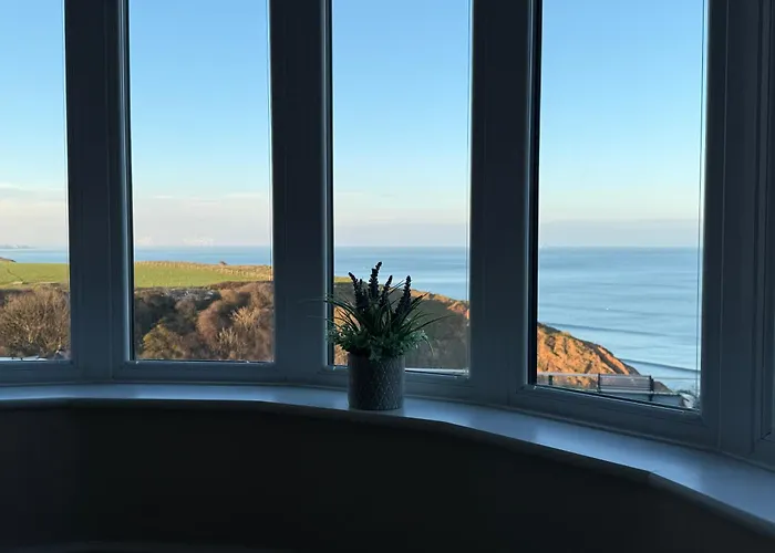 Smugglers - Sea Front - Parking - Sea Views - Balcony - 2 Luxury Kingsize Beds Апартаменты Солтберн-бай-те-Си