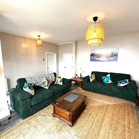 Smugglers - Sea Front - Parking - Sea Views - Balcony - 2 Luxury Kingsize Beds סולטברן-ביי-דה-סי