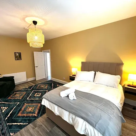 Smugglers - Sea Front - Parking - Sea Views - Balcony - 2 Luxury Kingsize Beds Apartment