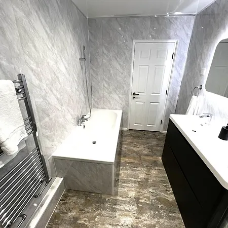 Apartament Smugglers - Sea Front - Parking - Sea Views - Balcony - 2 Luxury Kingsize Beds Saltburn-by-the-Sea