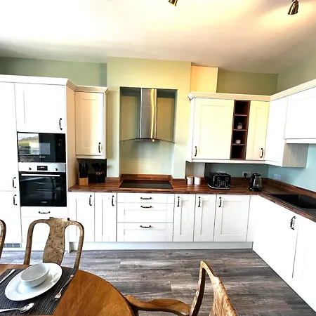 Smugglers - Sea Front - Parking - Sea Views - Balcony - 2 Luxury Kingsize Beds דירה *