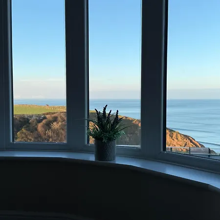 Smugglers - Sea Front - Parking - Sea Views - Balcony - 2 Luxury Kingsize Beds Appartement Saltburn-by-the-Sea