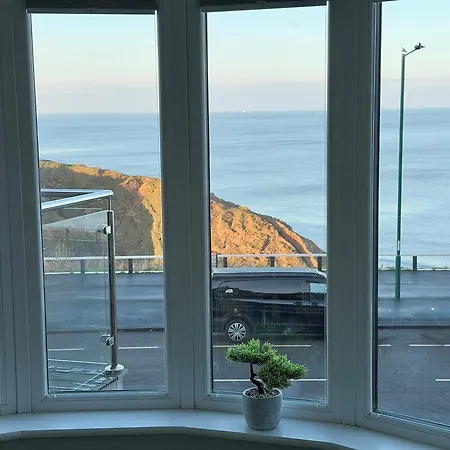 Appartement Smugglers - Sea Front - Parking - Sea Views - Balcony - 2 Luxury Kingsize Beds
