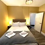 Smugglers - Sea Front - Parking - Sea Views - Balcony - 2 Luxury Kingsize Beds