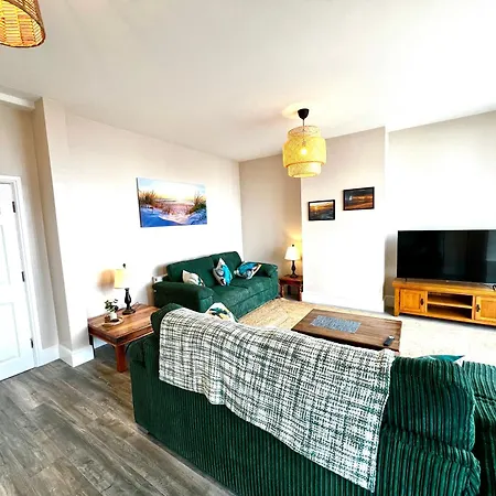 Smugglers - Sea Front - Parking - Sea Views - Balcony - 2 Luxury Kingsize Beds Daire *