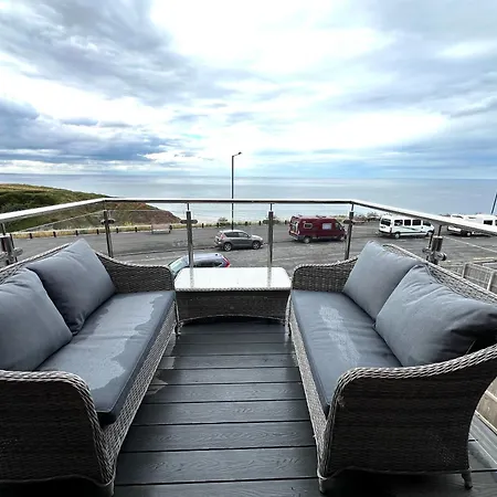 Smugglers - Sea Front - Parking - Sea Views - Balcony - 2 Luxury Kingsize Beds Daire